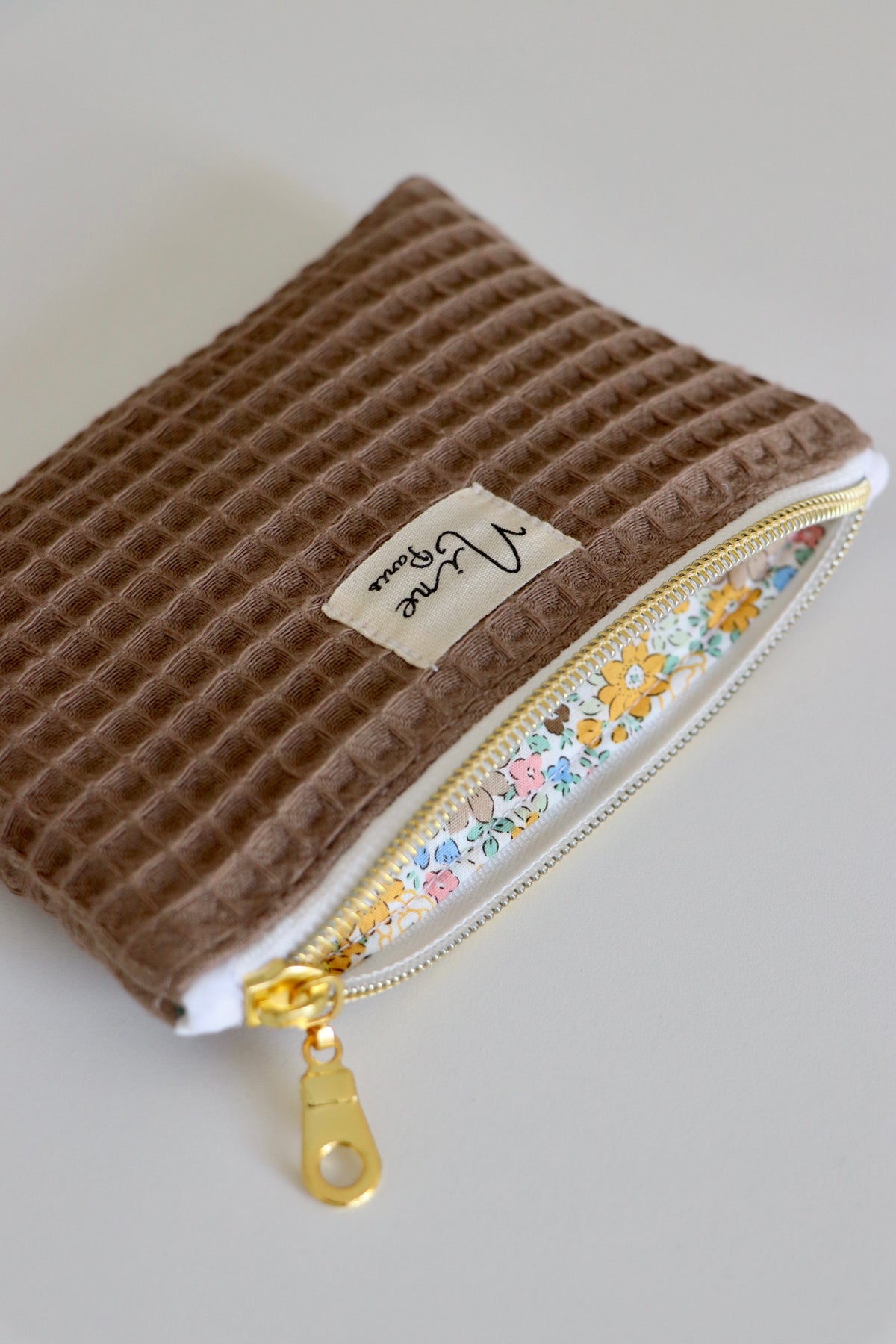 Porte-monnaie nid d’abeille marron