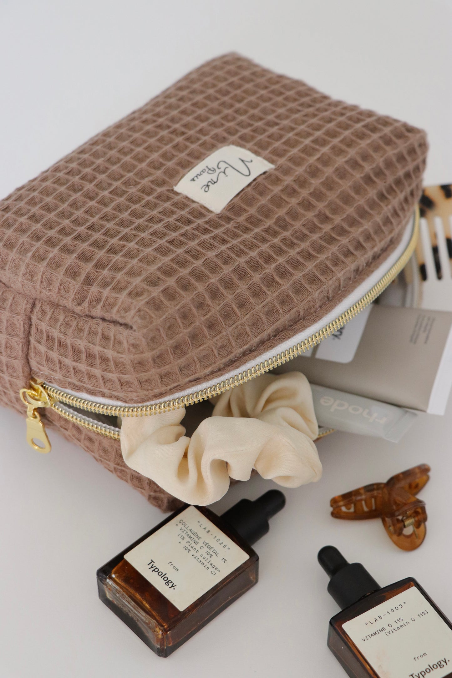 Petite trousse nid d’abeille marron zip doré
