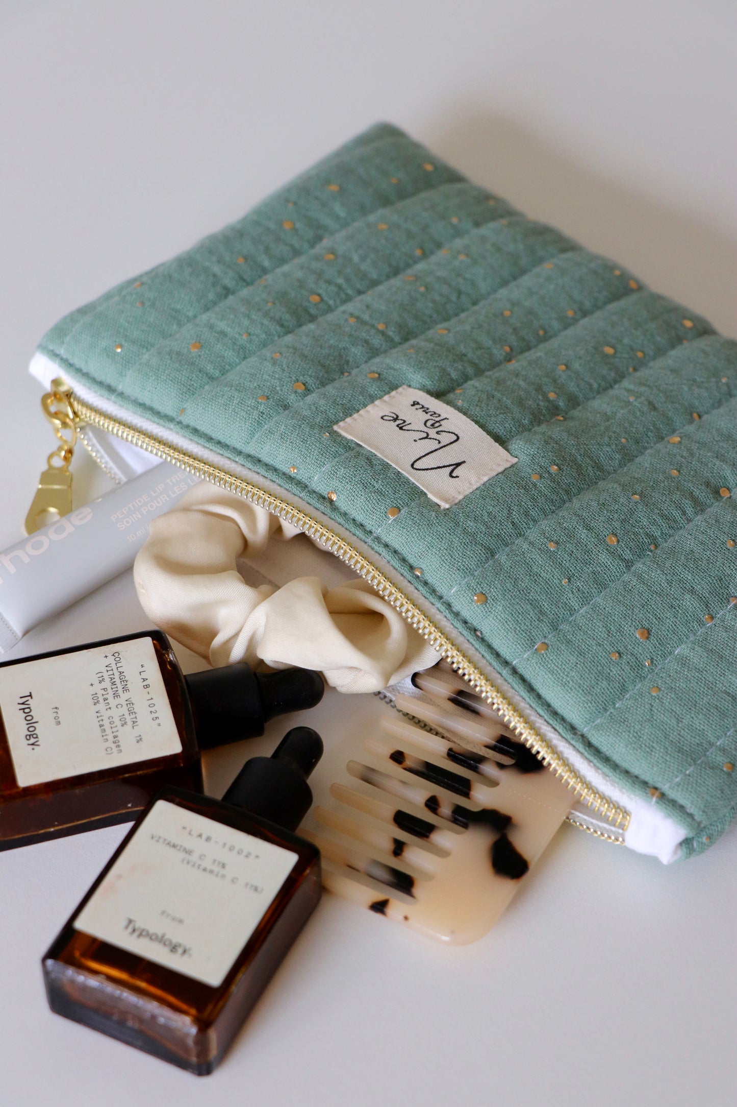 Petite pochette plate gaze de coton à pois verte