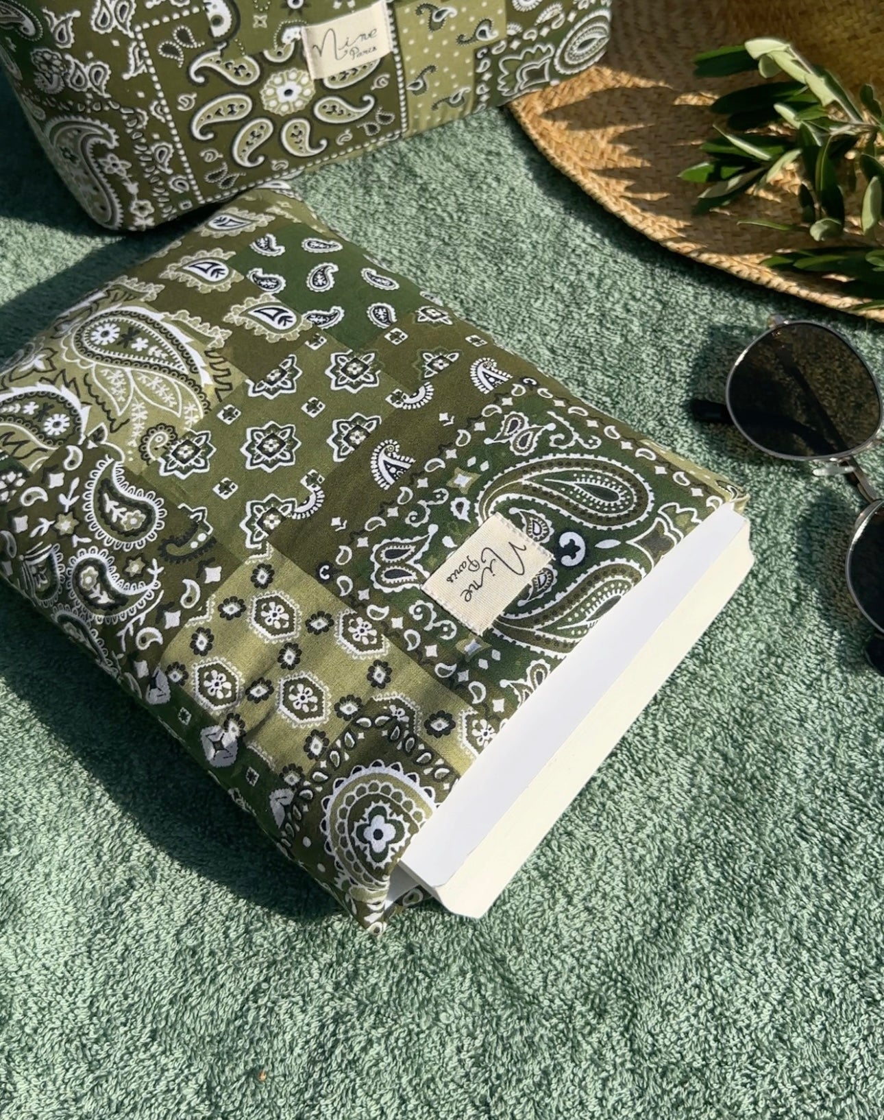 Housse de livre - motif bandana vert