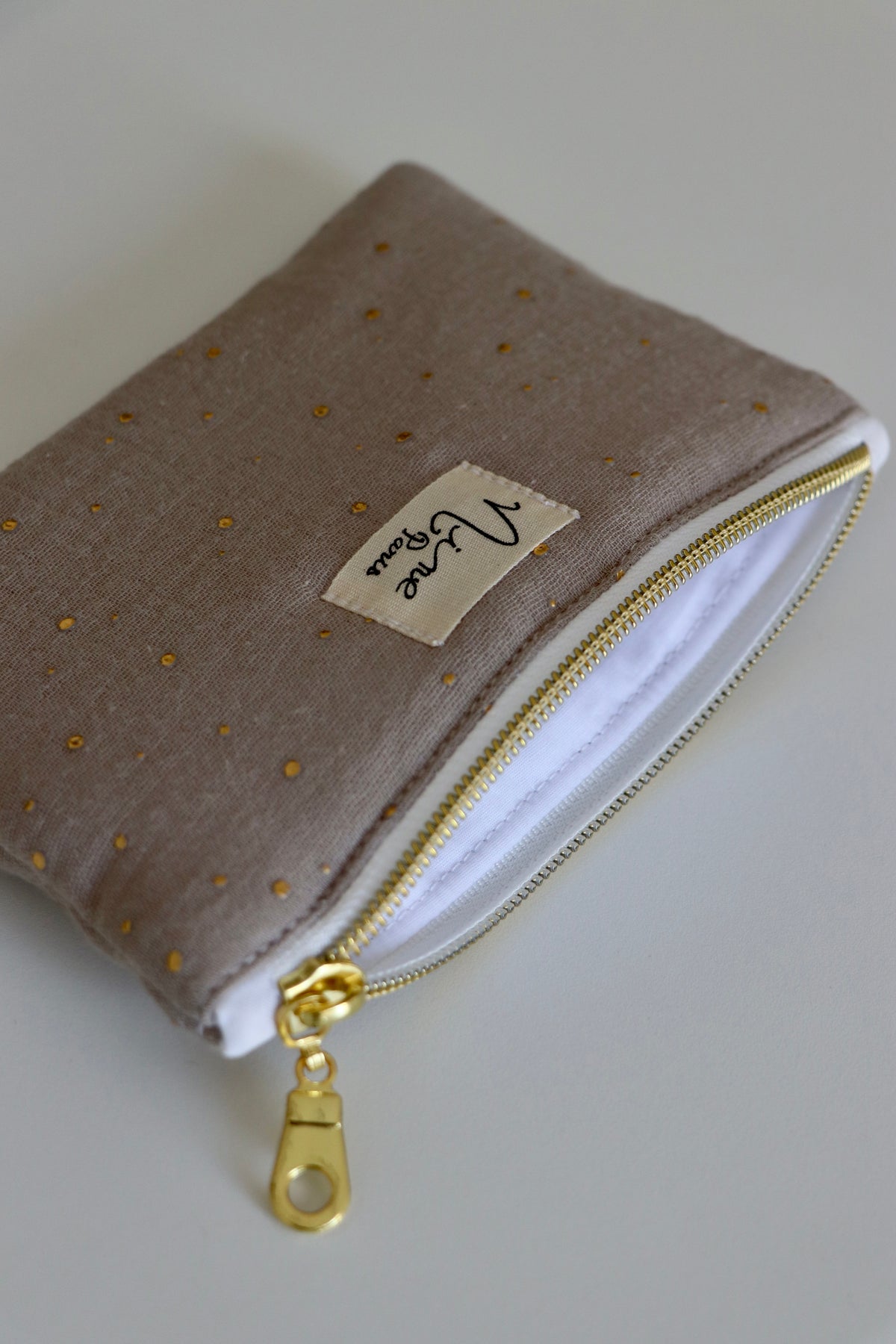 Porte-monnaie beige à pois dorés