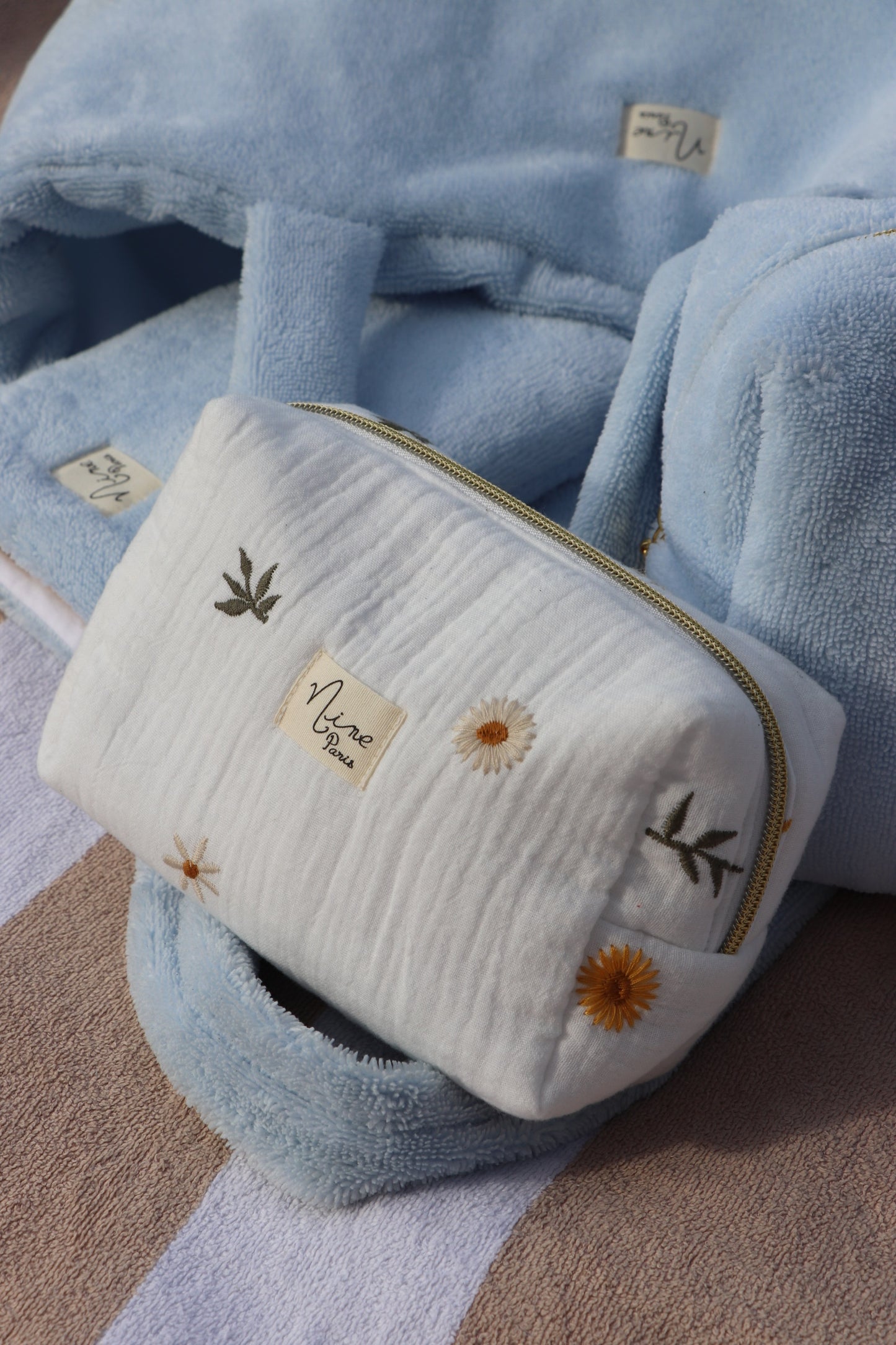 Trousse gaze de coton marguerite brodée