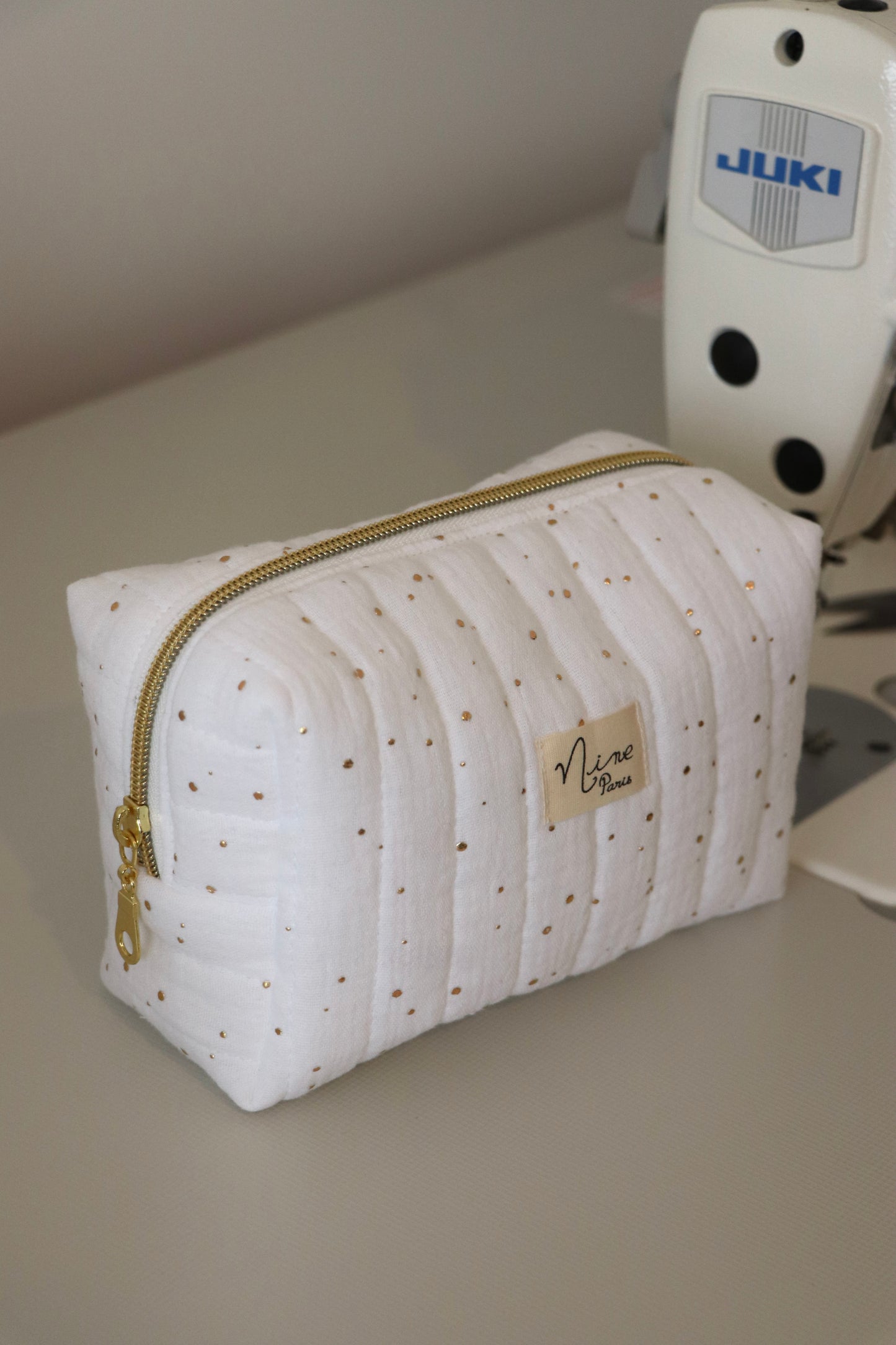 Petite trousse gaze de coton à pois dorés blanc